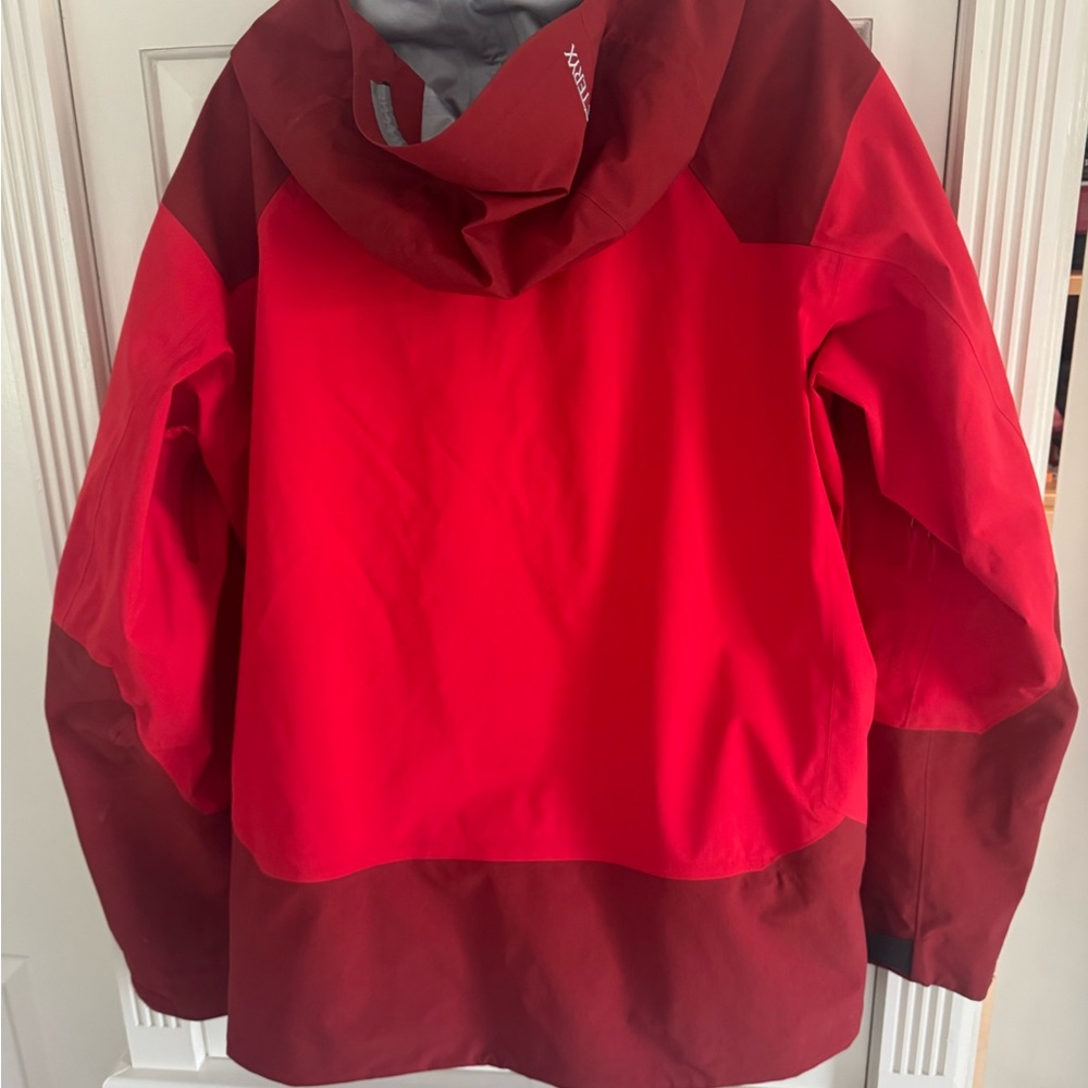 Arc'teryx Red Shell / Rain Jacket - Picture 2 of 4